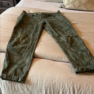 Old Navy Womens  Olive Camo Pants